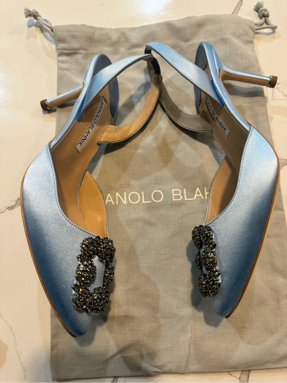 Manolo Blahnik Powder Blue Satin Slingback Pump with Crystal Buckle Hangisi 70 - Picture 5 of 12